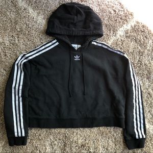 Cropped Adidas sweatshirt